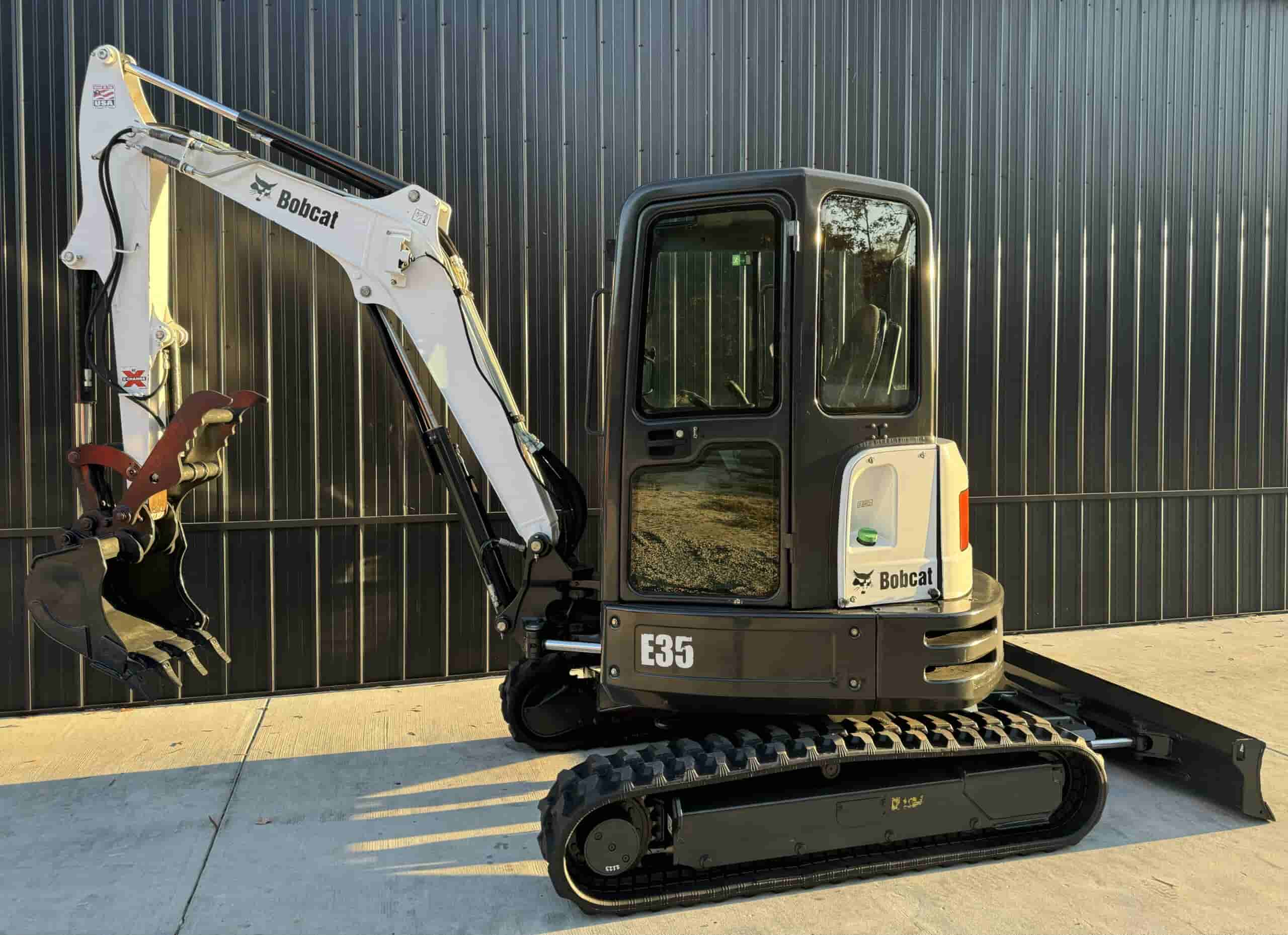 2017 BOBCAT E35
